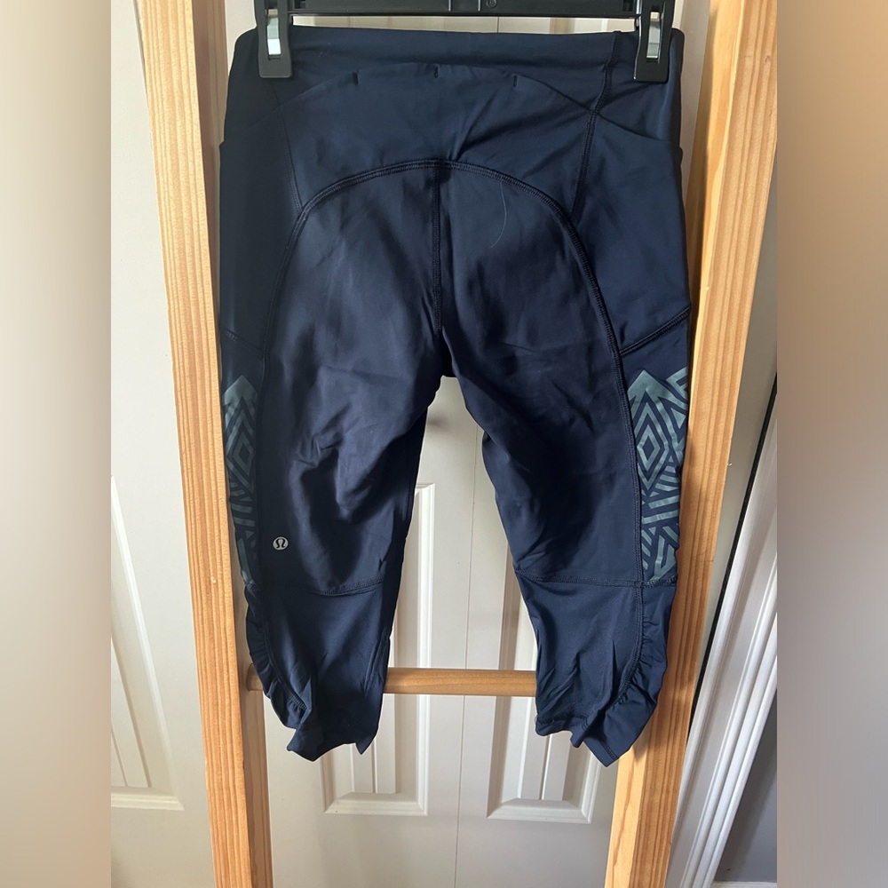 Lululemon Navy Capri Leggings Sz 2/4